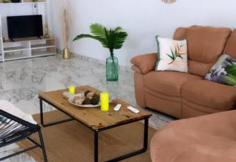 LE HAVRE DES ABEILLES has Balcony rooms