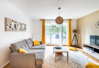 Comme chez vous has Balcony rooms