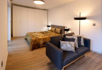 RIACENTRUM - Smart Residence has Balcony rooms