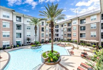 Elegant 1BR Ideal for Long Term Stay has Balcony rooms