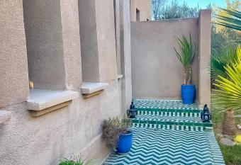 Villa entire, piscine priv  e ,3 suits has rooms with a private hot tub