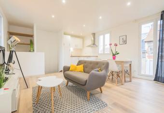 Appartement lumineux proche Cath  drale allows 18 year olds to book a room