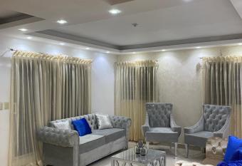 Residencia Alta Vista has Balcony rooms