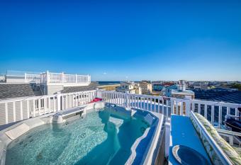 Ocean Views 30 Steps from the Beach with Gourmet Kitchen and Roof Top Hot Tub 3 has Balcony rooms