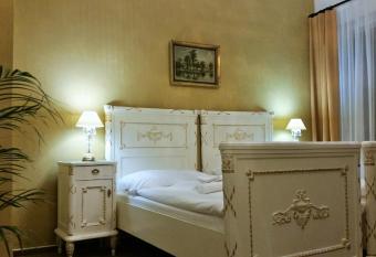 Old Prague House allows 18 year olds to book a room