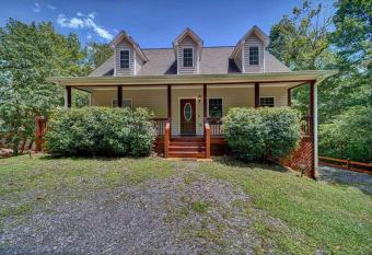 Rolling River Retreat! has Balcony rooms