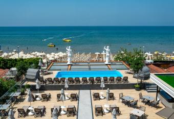 Golden Star Hotel allows 18 year olds to book a room