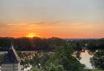 Chateau de la Boussiniere allows 18 year olds to book a room