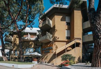 Hotel Argentina allows 18 year olds to book a room