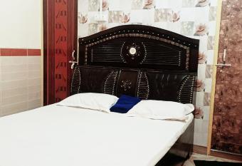 Maa Gauri paying Guest House has Smoking rooms