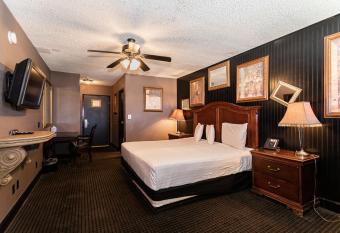 Artisan Hotel Boutique #520 allows 18 year olds to book a room