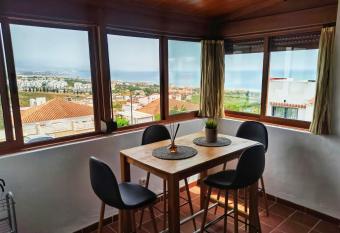 Apartamento Princesa cerca del mar en Manilva allows 18 year olds to book a room