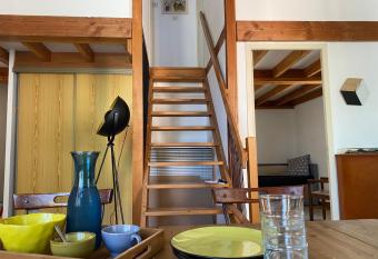 Duplex Arago au coeur de S  te, comme une petite maison allows 18 year olds to book a room