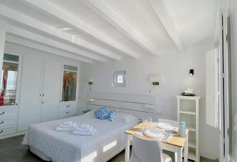 Deluxe                                                                     allows 18 year olds to book a room