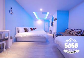 Fengjia Pig s House has Balcony rooms