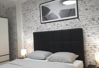 Mac Aviator City Center Two Double Bed Apartment has Balcony rooms