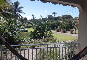 HAVRE DE PAIX allows 18 year olds to book a room