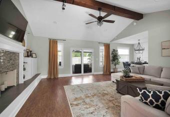 STYLISH VILLA, W Saltwater Pool and Fenced in Yard has Balcony rooms