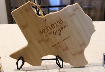 Luxury Pink Olive near Shopping, Waterpark, Great for Remote Work has rooms with a private hot tub