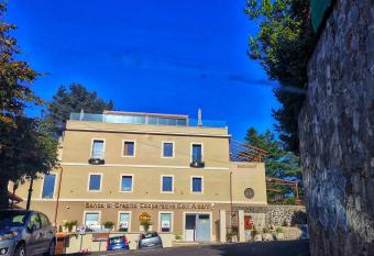 Dr   bed & breakfast allows 18 year olds to book a room