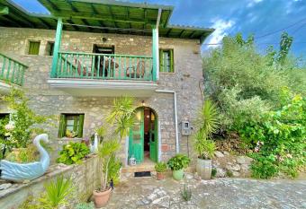 Petra Maisonettes has Balcony rooms