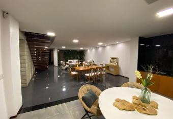 ANEXO VILLA ANA MARIA has Balcony rooms