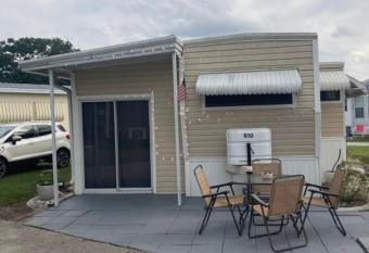 NEW Fort Myers Beach RV Resort 2 Bedroom 1 Bath has rooms with a private hot tub