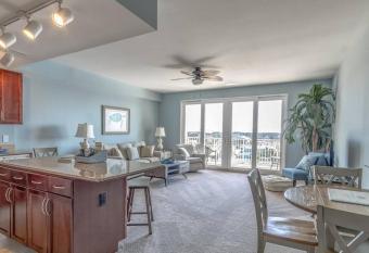 Cozy & Spacious Lake Town condo accommodates 6 has rooms with a private hot tub