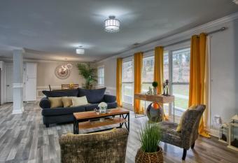 Blue Magic Oasis Pool Hotub Sleeps 20 Black Car And Chef Services Available has Balcony rooms