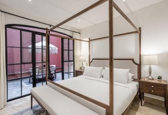 Luxury Apartments in Centro San Miguel de Allende with Rooftop & Jacuzzi has Balcony rooms
