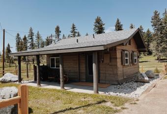 Historic cabin with unobstructed mountain view has Balcony rooms