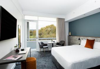 Hotel Alba Adelaide has Balcony rooms