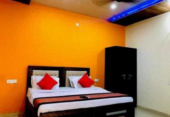 OYO Knight Inn allows 18 year olds to book a room