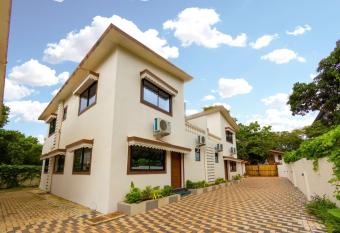 DE12 VILLAS ANJUNA has Balcony rooms