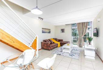 Peaceful Getaway Apartment 2-Bedroom has Balcony rooms