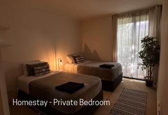 Homestay - Yarra River Boulevard allows 18 year olds to book a room