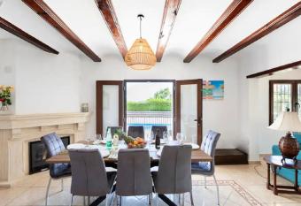 Villa ISLANDIA SUPER C  MODA has Balcony rooms