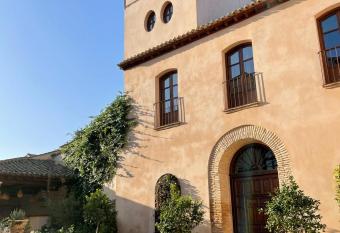 Casa del Armi  o Mansi  n de la Familia de  allows 18 year olds to book a room