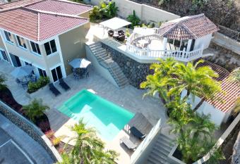 Villa Primera has Balcony rooms