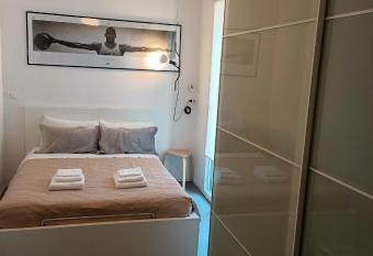 Bologna House Residence has Balcony rooms