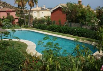 MAGNIFIQUE APPARTEMENT AVEC PISCINE has Balcony rooms