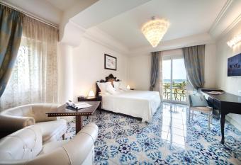 Hotel Aurelia has Balcony rooms