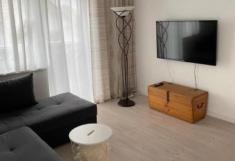 Seegl  ck22 allows 18 year olds to book a room