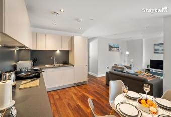 Spectacular Apartment Balcony View In City Centre has Balcony rooms