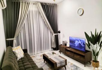 SKY COZY TROIKA, POOL VIEW, WiFi, Netflix, 6-8 Pax allows 18 year olds to book a room