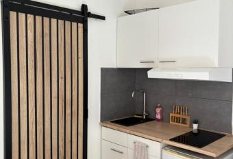 Lovely studio 600 m Ark  a Arena allows 18 year olds to book a room