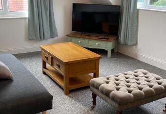 Bexhill Sea View Flat 3 allows 18 year olds to book a room