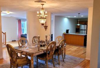 Luxury Modern Home near Kalahari Water park. has Balcony rooms