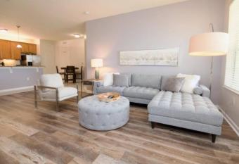 NEW! Lake View Excellence. Near all Parks and OCCC has Balcony rooms