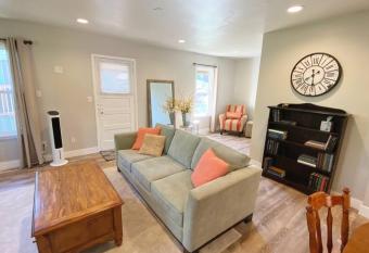 Cute wine country cottage - Laundry & Pet Friendly has Balcony rooms